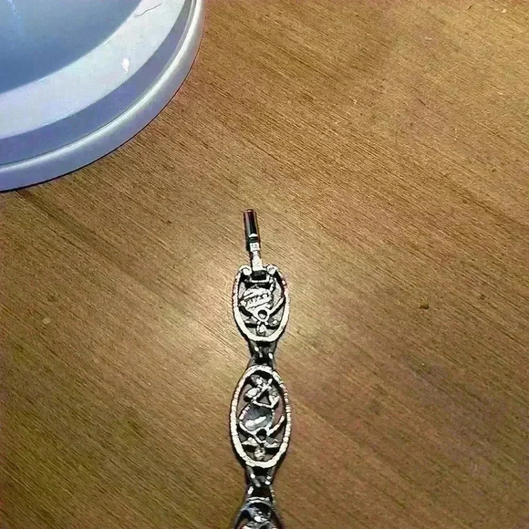 Vintage Avon Silver Rose Pattern Clasp Metal Bracelet - Picture 5 of 6